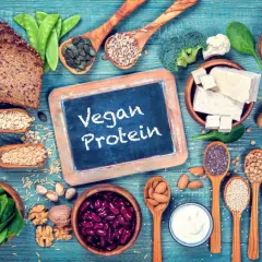 Białko roślinne: Jak zbilansować dietę wege i uniknąć niedoborów?