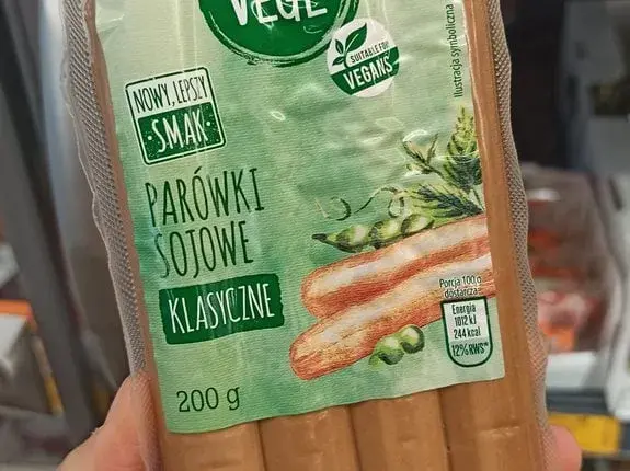 Wegańskie parówki: Gdzie kupić? Znajdź je w sklepach i online!