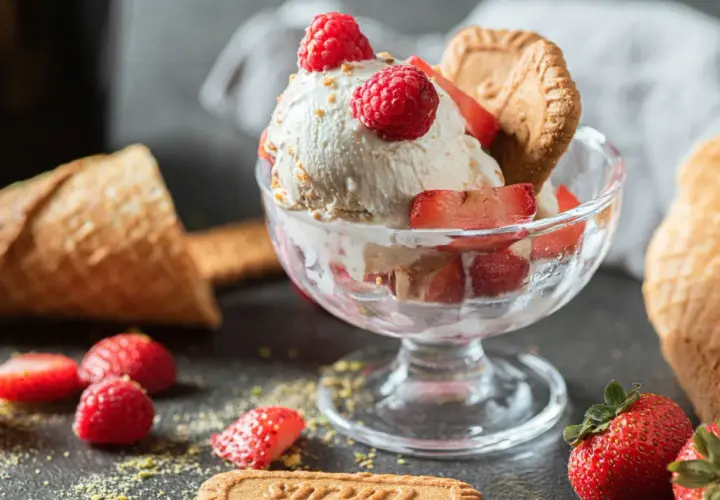 Zdrowe lody domowe bez maszynki? Proste przepisy na pyszne desery!