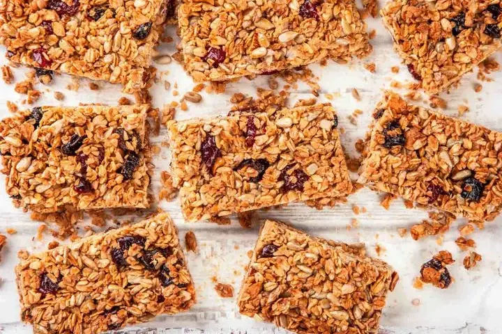 Jak zrobić batony proteinowe? Proste przepisy w 15 minut!