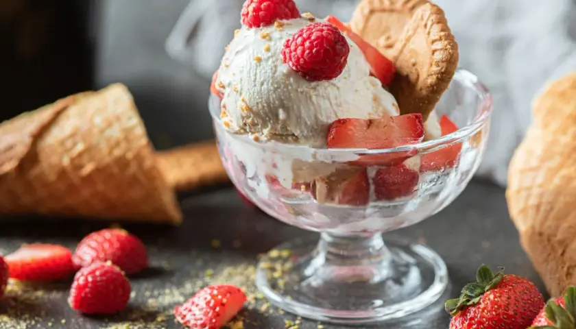 Zdrowe lody domowe bez maszynki? Proste przepisy na pyszne desery!
