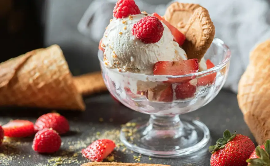 Zdrowe lody domowe bez maszynki? Proste przepisy na pyszne desery!