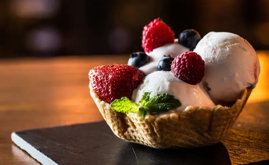 Lody proteinowe: Przepisy, triki i smaki na zdrowy deser!