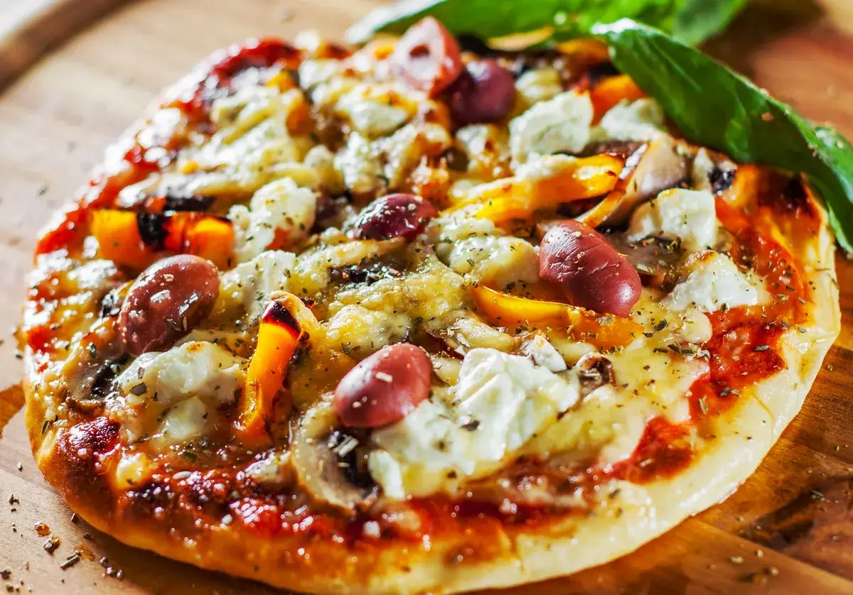 pizza wegetariańska z grillowanymi warzywami